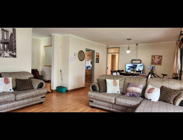 3 BEDROOM HOUSE FOR SALE IN SECUNDA CENTRAL